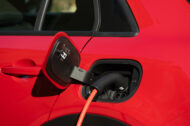 Mobil listrik dengan cepat memantapkan dirinya di kendaraan utama di rumah tangga
