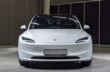 Découvrez la Tesla Model 3 Highland : Révolution Électrique!