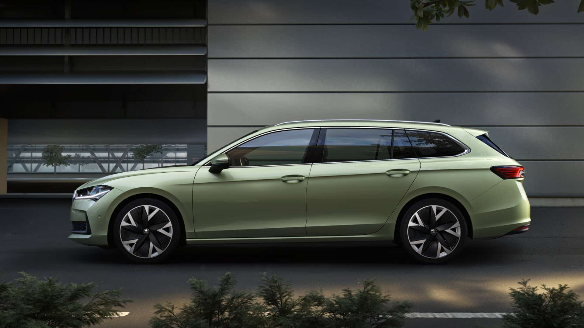 Nouvelle Skoda Superb Combi Hybride Rechargeable Gros Break Grosse 
