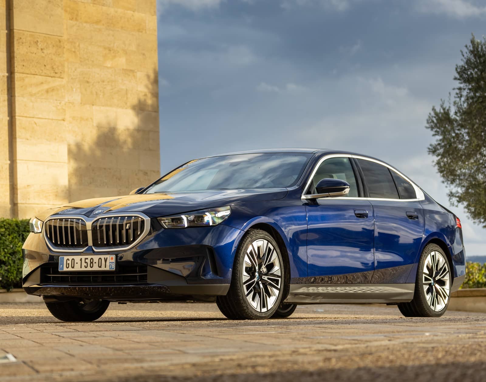 Nouvelle BMW Série 5 : la moitié des ventes doit se faire avec l