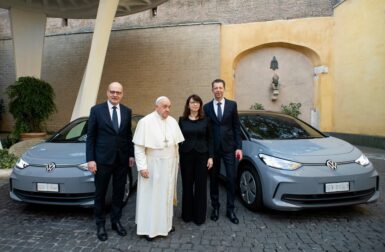 Le Pape passe à la voiture électrique