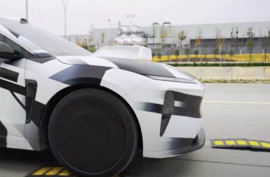Avec sa suspension innovante, cette voiture électrique chinoise réussit un test surprenant