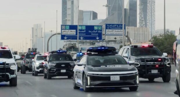 En Arabie Saoudite, la police a reçu une berline électrique dotée d’un équipement inédit