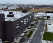 Tesla travaille avec le chinois CATL pour élaborer une batterie qui se recharge plus vite