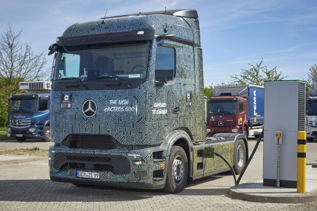 1000 kW : une puissance de recharge hallucinante pour ce camion électrique Mercedes