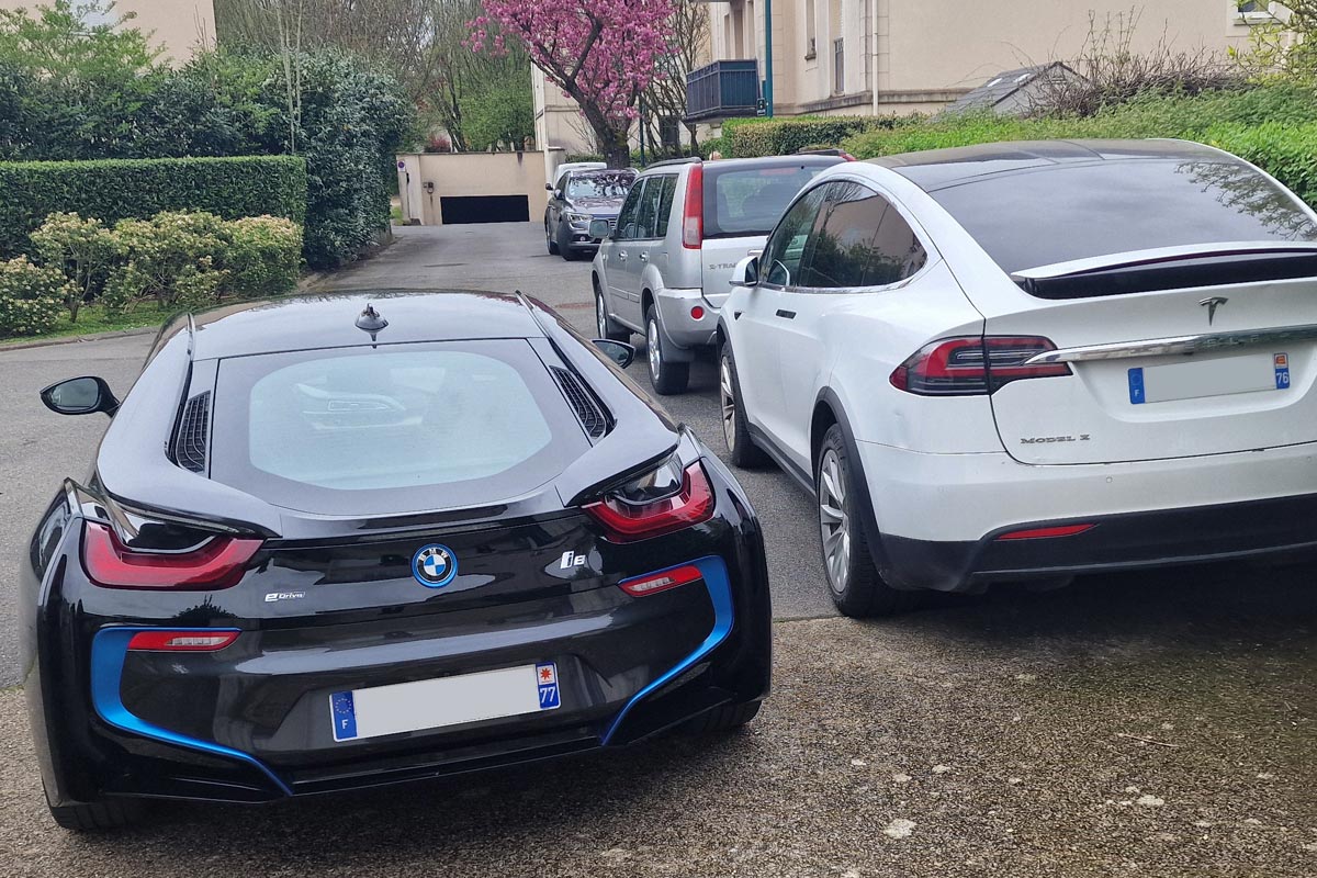 La BMW i8 et le Tesla Model X d'Emmanuel