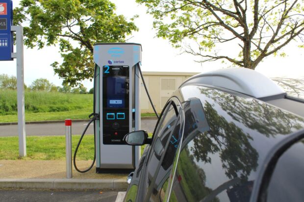 La voiture électrique sans recharge à la maison en 9 questions
