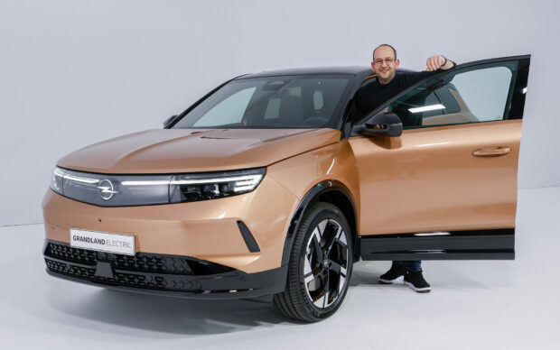 Opel Grandland 2024 : le cousin du Peugeot e-3008 passe à l’électrique et prend du galon