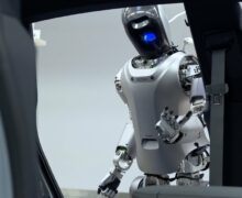 Ce constructeur automobile va déployer des robots humanoïdes dans ses usines