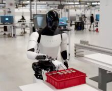 Chez Tesla, les premiers humanoïdes Optimus travaillent déjà dans les usines