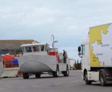 Barges mytilicoles : des bateaux à roues au moteur thermique tournant à l’hydrogène en Bretagne !