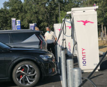 Bonne nouvelle : il y a enfin nettement moins de bornes de recharge rapides en panne