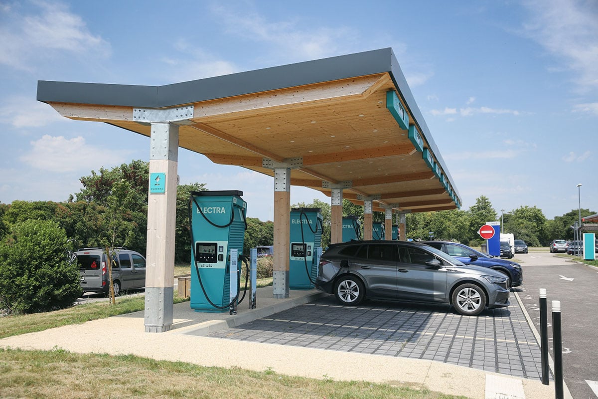 Bornes de recharge des voitures électriques : où en est-on en France début 2026 ?