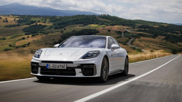 Porsche : une nouvelle version ultra performante de la Panamera hybride rechargeable