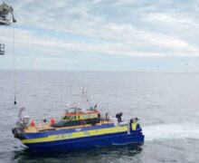 Grande première : une borne de recharge pour bateaux électriques installée en pleine mer !