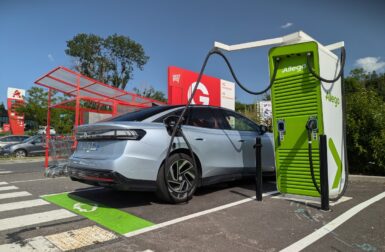 Allego va installer plus de 200 bornes de recharge dans des zones commerciales en Belgique