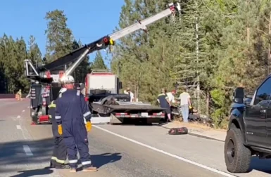 Un Tesla Semi prend feu sur une autoroute