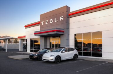 Chez Tesla, les vendeurs pensent qu’il est temps de changer de modèle commercial