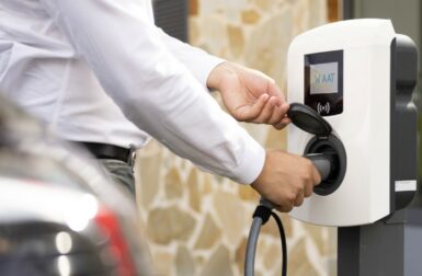 22 000 places de parking en logements sociaux vont être équipées d’une borne de recharge