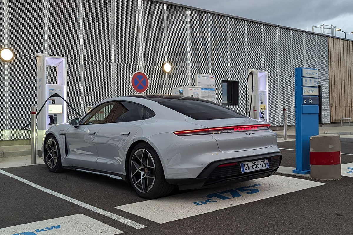 Énergies renouvelables : vers une nouvelle taxe pour les opérateurs de recharge ?