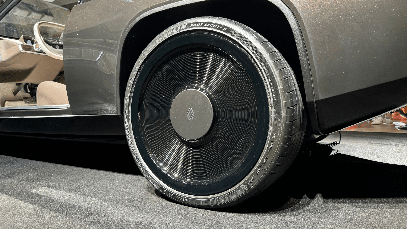 Vidéo - Renault R17 Concept, le coupé réinventé avec un moteur électrique