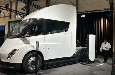 Tesla Semi : le camion électrique arrivera bien en Europe, mais pas avant 2026