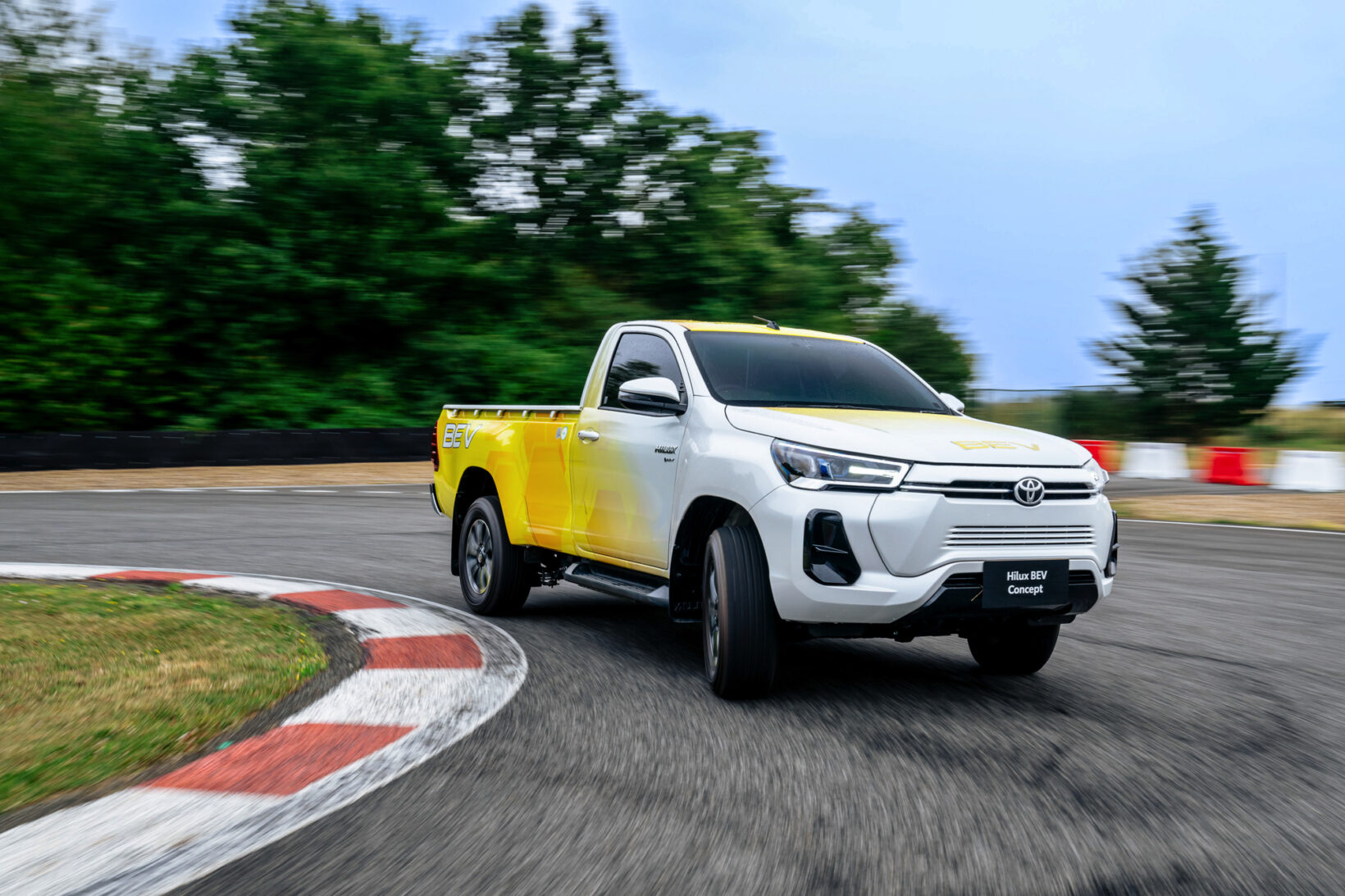 Toyota Hilux BEV Concept : prise en main du pick-up électrique