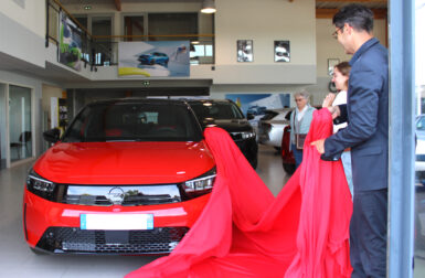 Témoignage : Gaëlle, alternante, a choisi une Opel Corsa-e en LOA