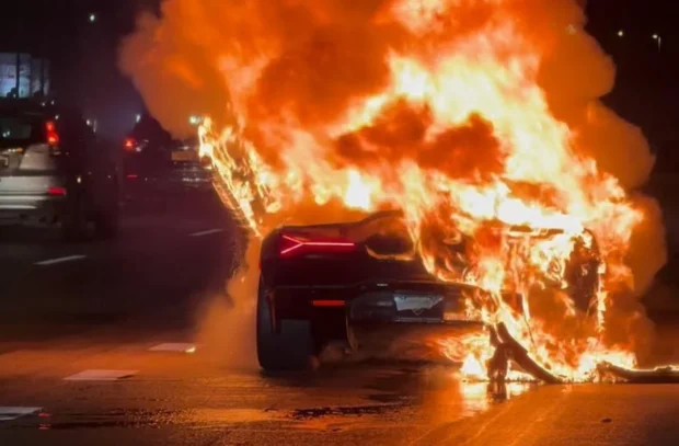 Vidéo – La Lamborghini hybride de cet influenceur prend feu juste après sa livraison