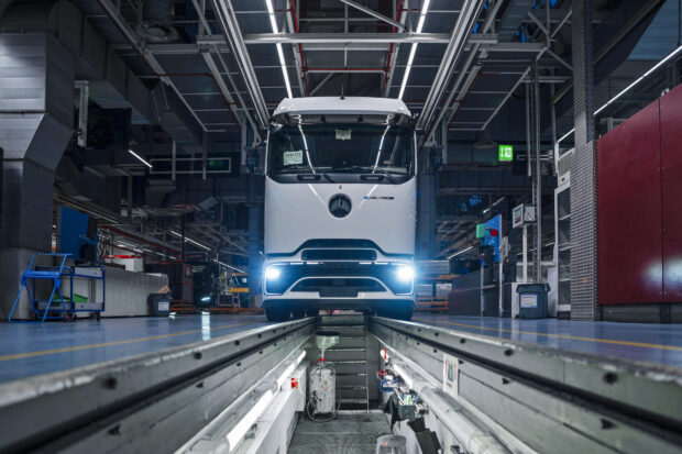 Mercedes eActros 600 : ce camion électrique avec 500 km d’autonomie entre en production