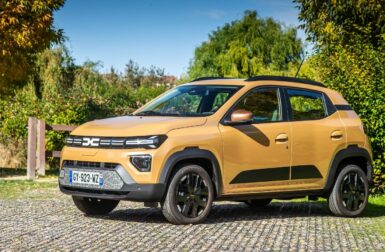 Ventes de voitures électriques : en forte baisse en France, la Dacia Spring est sauvée par l’Europe