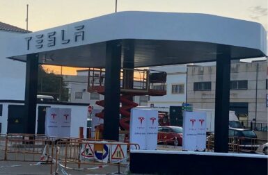 Cette station-service Shell est devenue une station Tesla avec des Superchargeurs