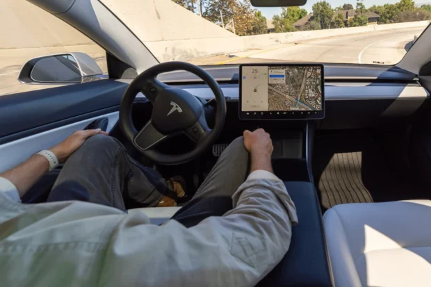 Testeur de véhicules autonomes chez Tesla : le métier le plus stressant (et dangereux) au monde ?