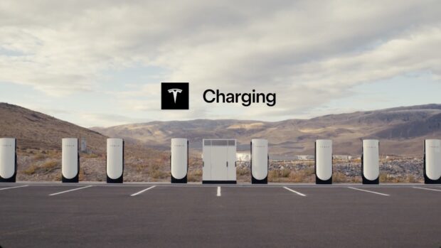 Tesla Superchargeurs V4 : les nouvelles bornes de 500 kW arrivent, ça change quoi ?