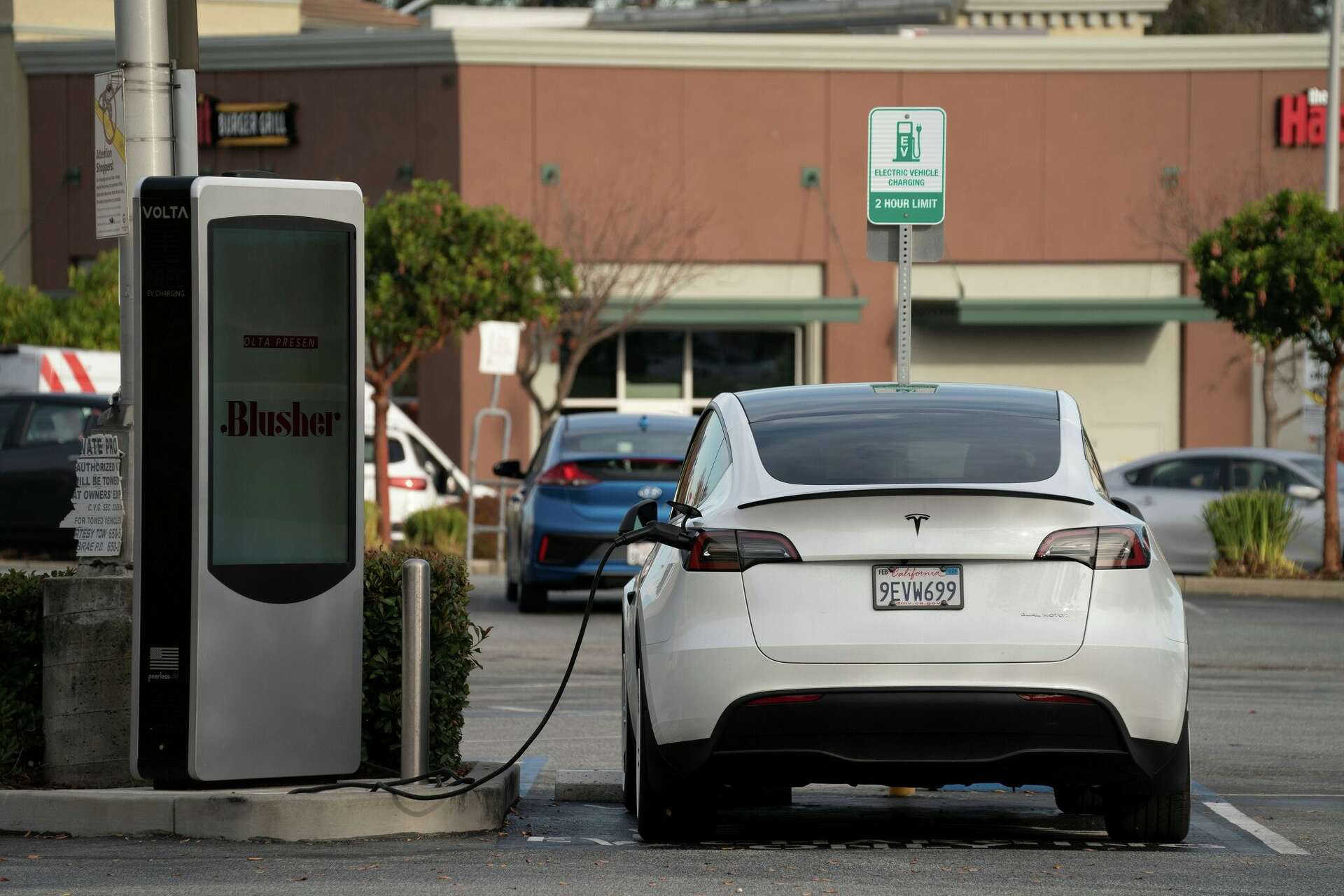 En Californie, les voitures électriques représentent (presque) une vente sur quatre en 2024