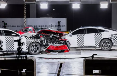 Vidéo – Crash-test : regardez ce qu’il se passe quand cette voiture électrique chinoise se fait doublement percuter