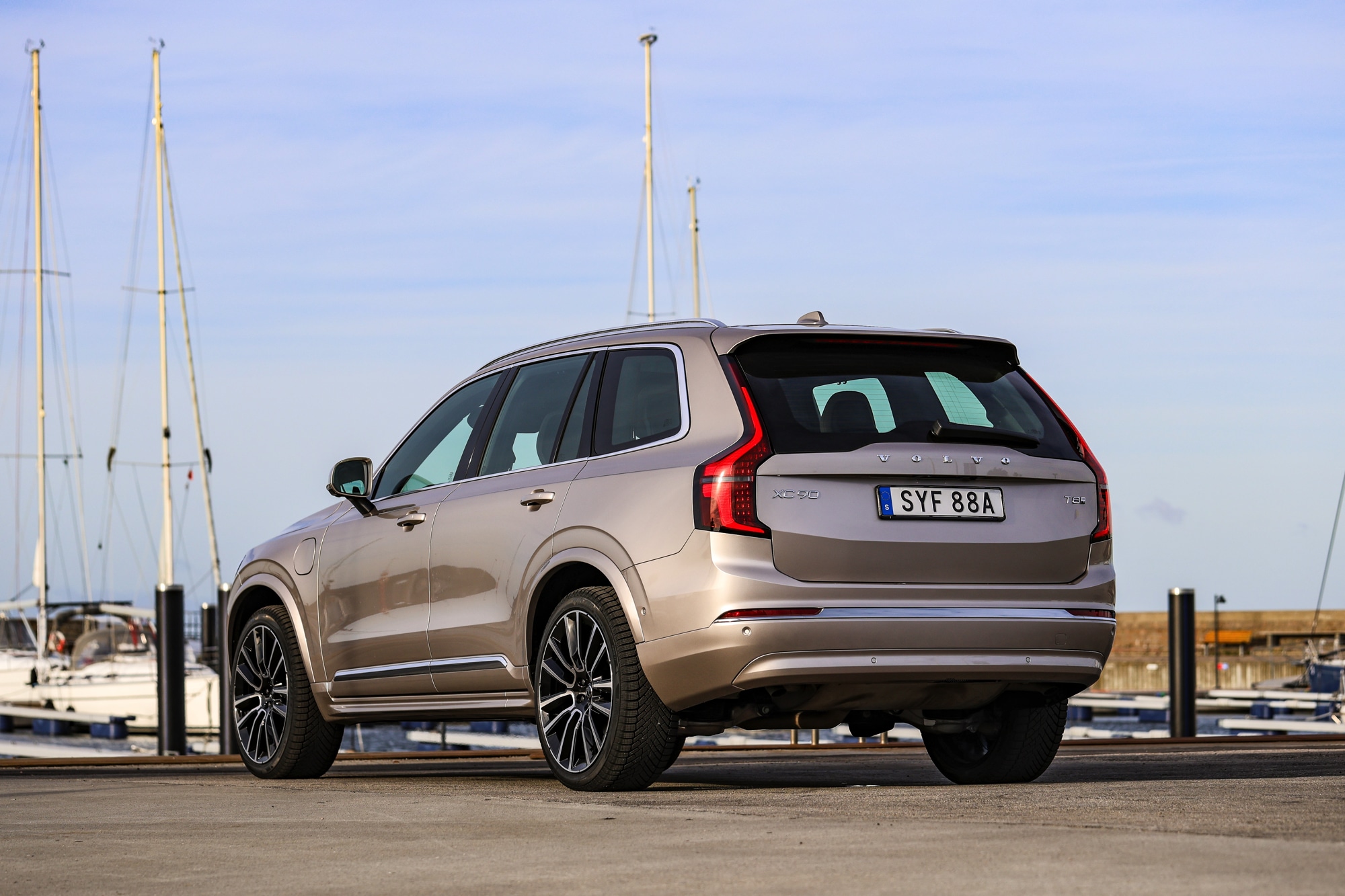 Volvo XC90 (2025) ESSAI du SUV hybride rechargeable de luxe