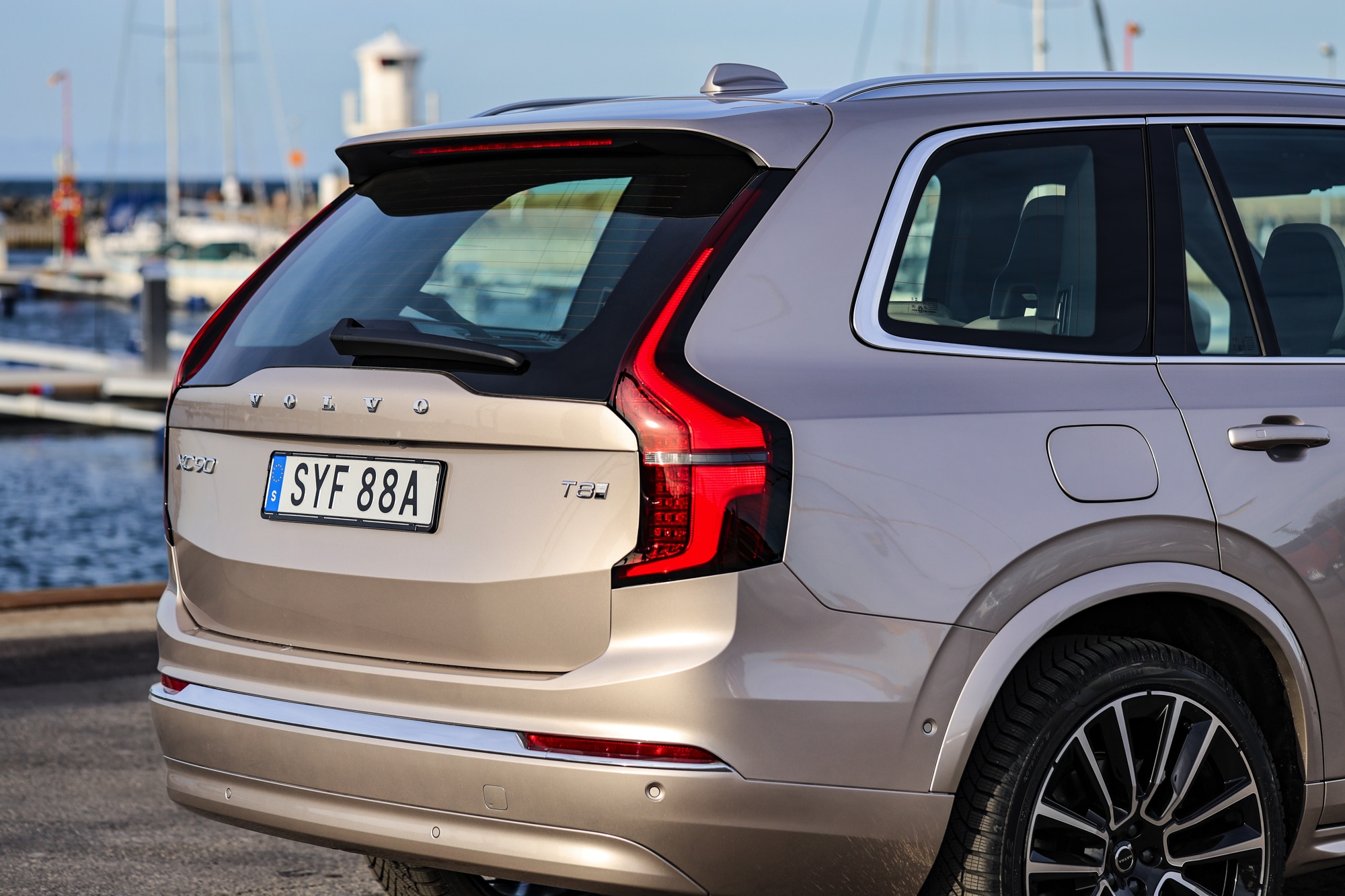 Volvo XC90 (2025) ESSAI du SUV hybride rechargeable de luxe