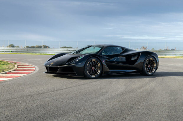 Cette supercar électrique est livrée à ses clients avec 4 ans de retard