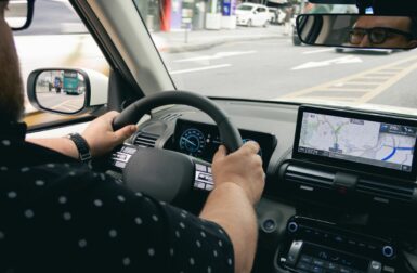 Quel est le coût de la recharge pour parcourir 100 km avec une voiture électrique en 2025 ?