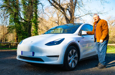 Témoignage : ce conducteur de Tesla Model Y a découvert la voiture électrique en 1971 avec une Renault 4 !