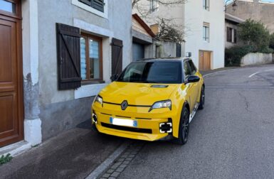 Témoignage : cet infirmier libéral fait ses tournées en Renault 5 électrique