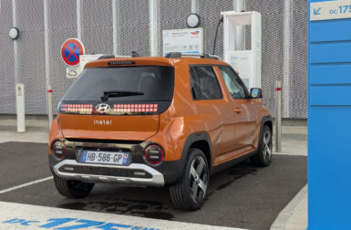 À quel point les voitures électriques polluent moins que les thermiques ? On a la réponse