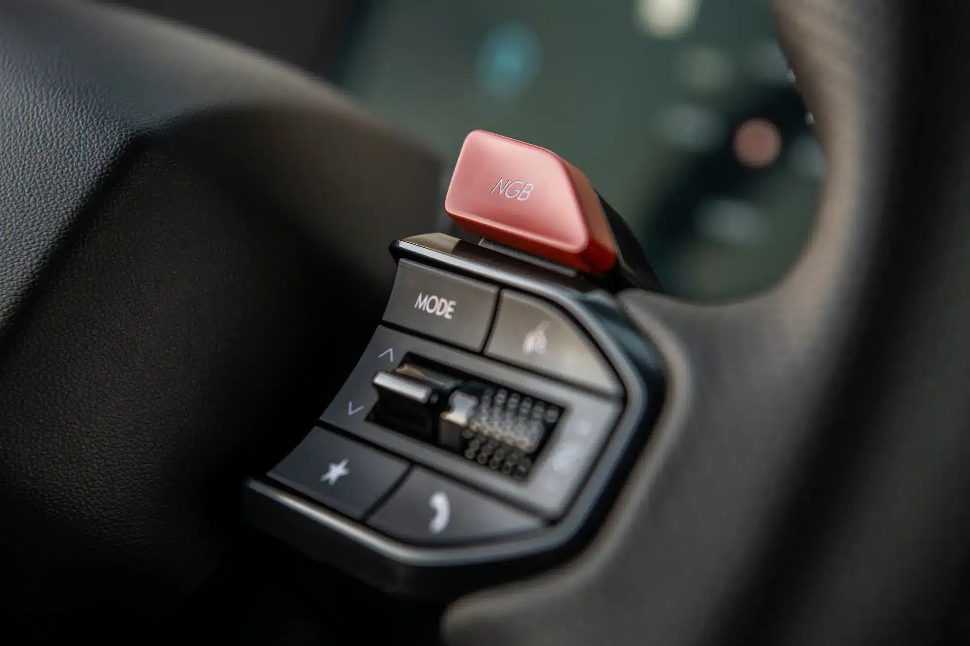 C'est quoi cette nouvelle tendance des voitures électriques qui se conduisent comme des thermiques ?