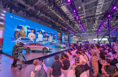 Dans un secteur en pleine crise, la recette du succès du Salon de l’auto de Shanghai aurait de quoi inspirer les marques européennes