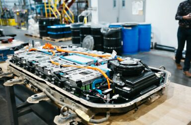 Témoignage : ce garagiste normand redonne vie aux batteries des voitures électriques
