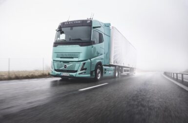 Avec son nouveau camion électrique à grosse autonomie, Volvo affronte Mercedes et complique la tâche à Tesla