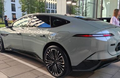 Cette voiture électrique chinoise est à l’origine d’une curieuse polémique et Elon Musk s’en mêle