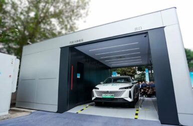 Les premières voitures électriques à batterie interchangeable en 100 secondes sont là
