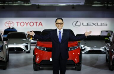 Le patron de Toyota enfonce la voiture électrique